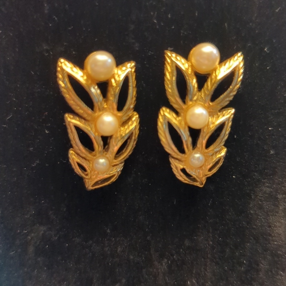 Crown Trifari gold tone faux pearl post earrings leaf floral signed vintage
